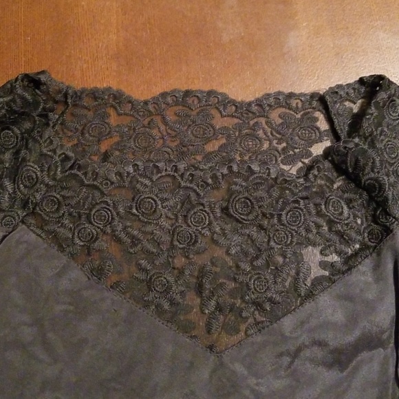 ♥️💋🆕️Black peplum long sleeve top - Picture 3 of 5